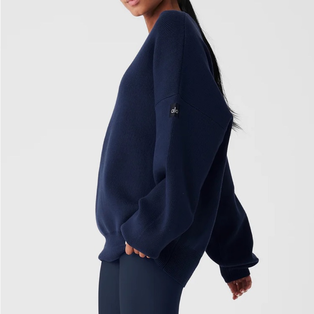 ALO Yoga Blue Crew Neck Sweater Relaxed Fit